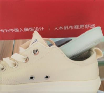 国产小白鞋设计感,设计感潮流小白鞋