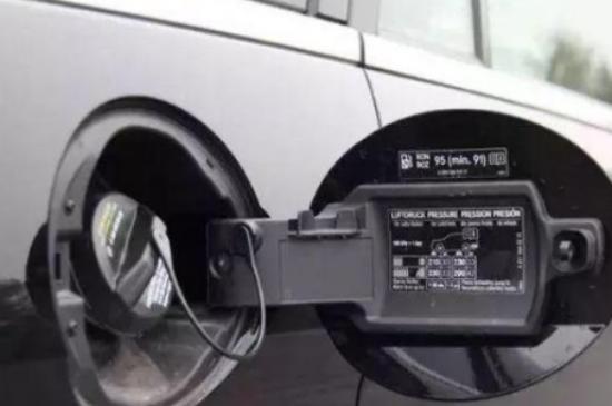 汽车加油跳枪后还可以加多少,汽车加油跳枪不处理有危险吗