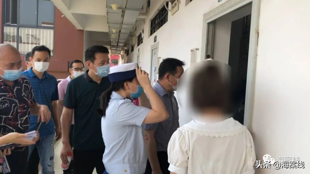 学生在宿舍吃火锅被民警发现,女子抖音晒宿舍吃火锅