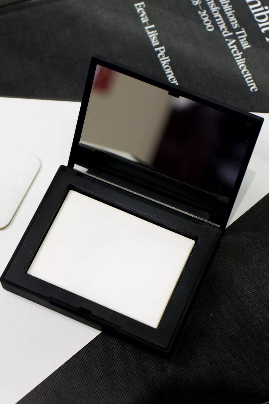 哪款定妆粉好用夏天不脱妆推荐,又遮斑又控油又持久的定妆粉