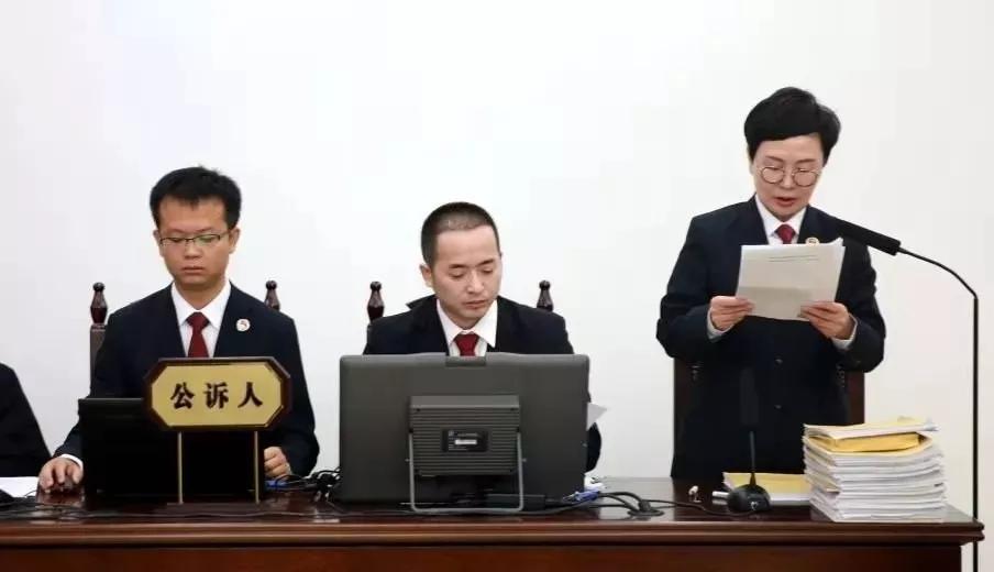 只因对公司人事任用不满，他持枪接连杀害五人