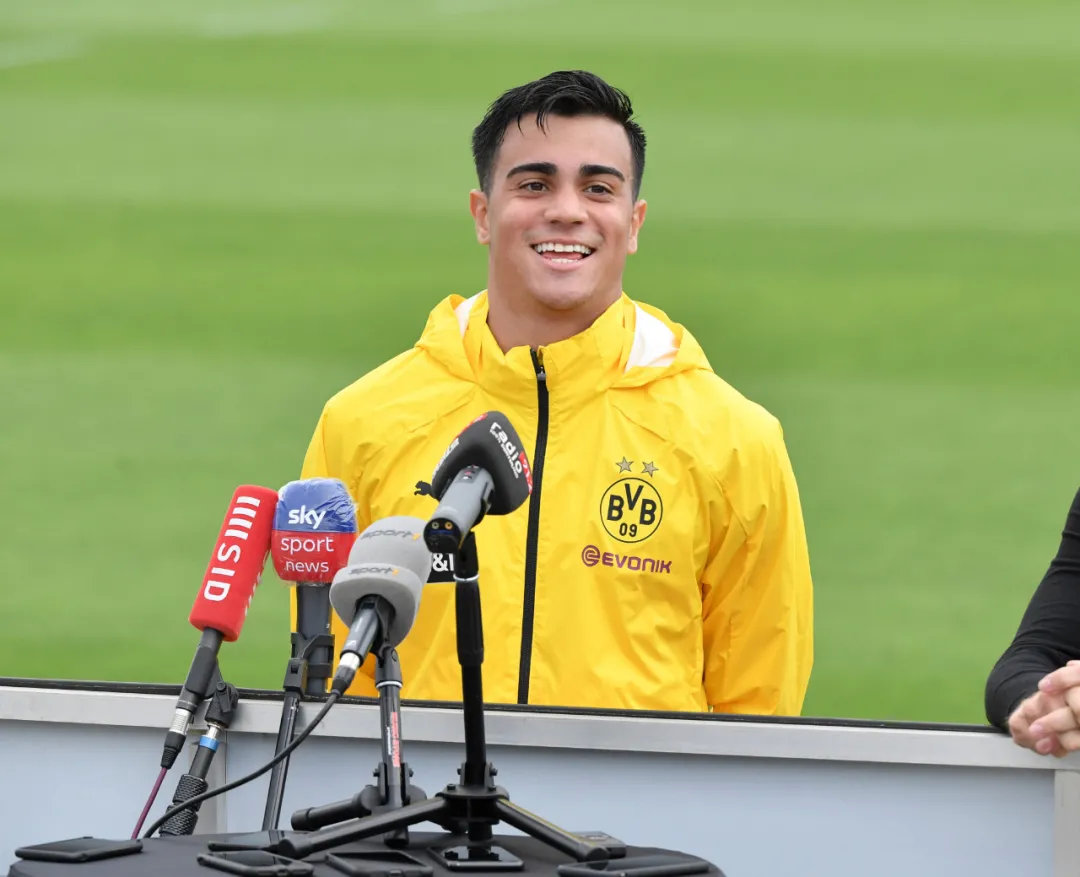 来了！“新卡卡”空降“黄黑幼儿园”