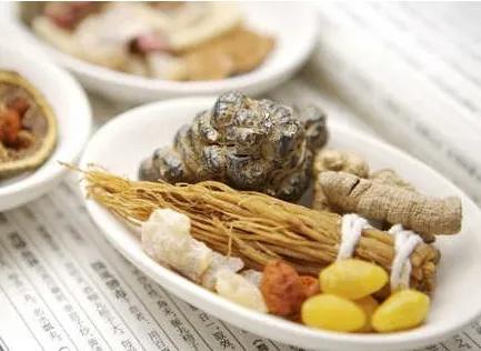 偏头痛的症状和中医治疗方法,请问偏头痛的病因病机是什么