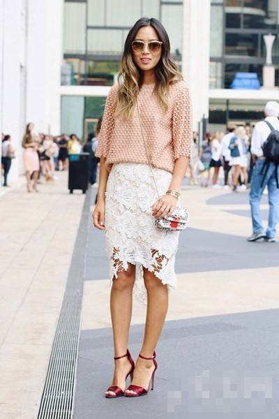 渔网袜加蕾丝裙日常穿搭,白色长蕾丝裙怎么穿好看