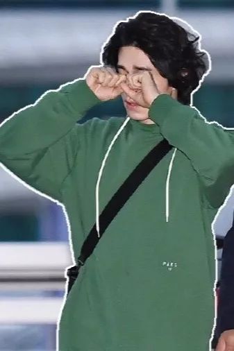 李栋旭穿绿色卫衣,李栋旭不老容颜