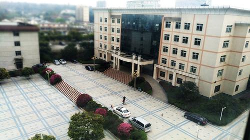 成都成医附院护士学校好不好,成都医学院护理寝室