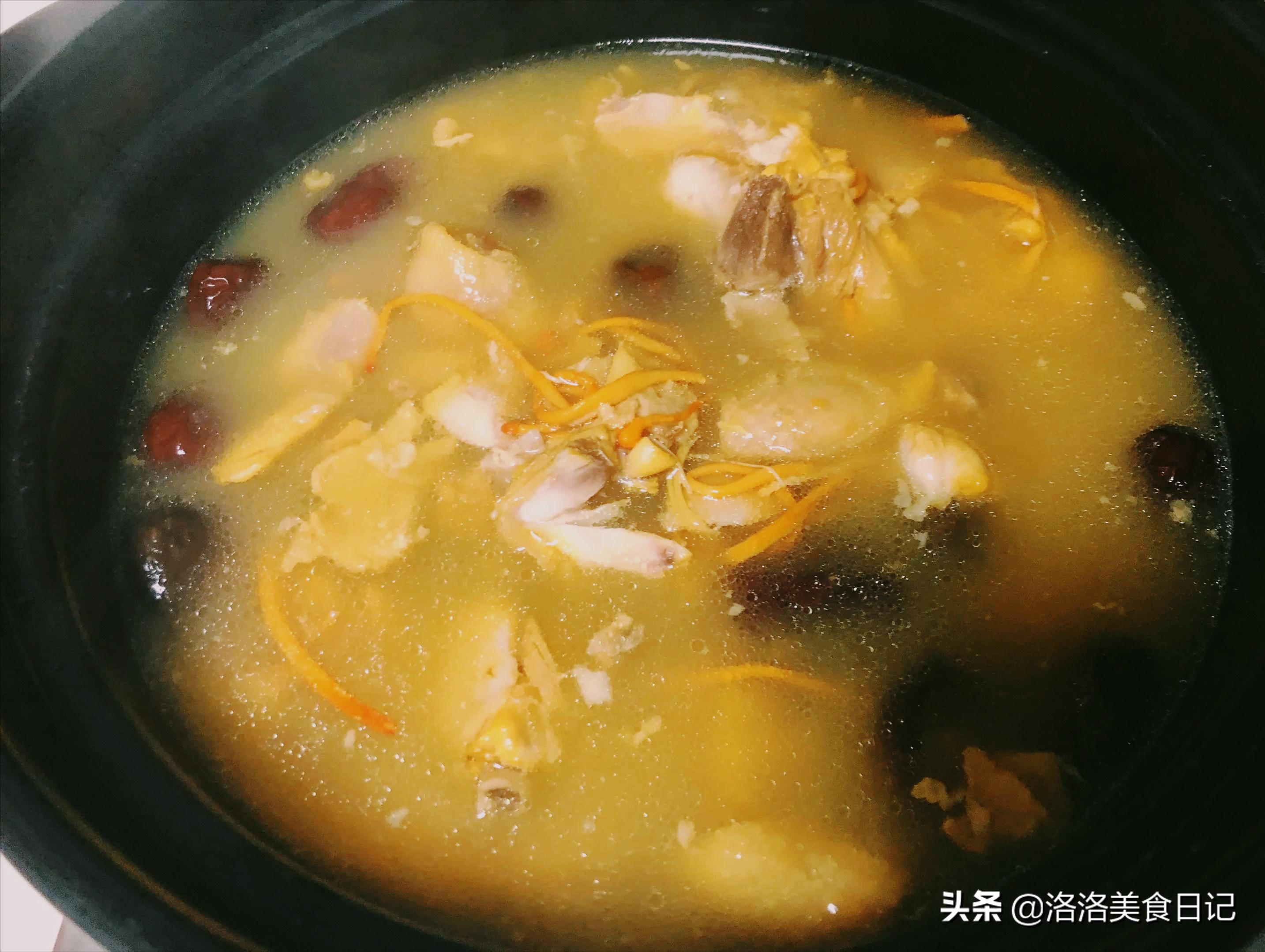 炖鸡汤时，牢记“三放三不放”诀窍，汤鲜肉嫩，营养又好喝