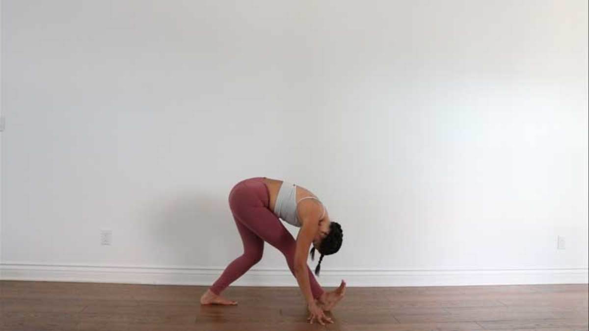 瑜伽亚洲蹲的正确方法,不会亚洲蹲健身房怎么练