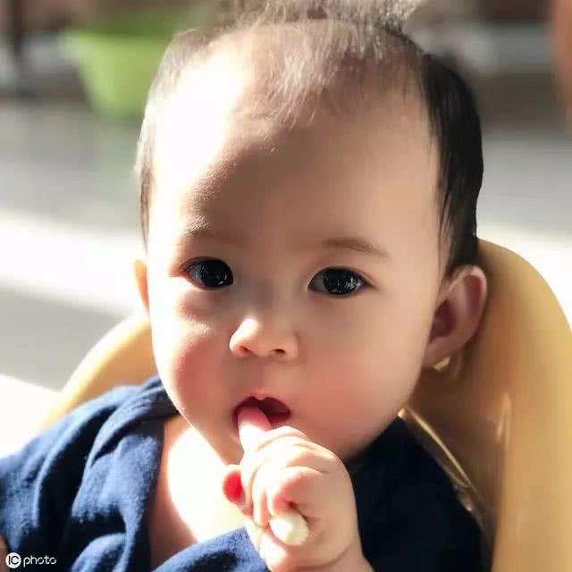 10个月宝宝吃辅食不专心怎么办,10个月宝宝吃辅食少怎么办