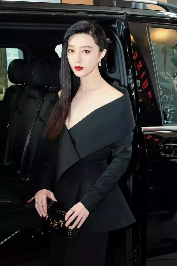 范冰冰与李晨甜蜜同框,范冰冰晒与李晨甜蜜合影