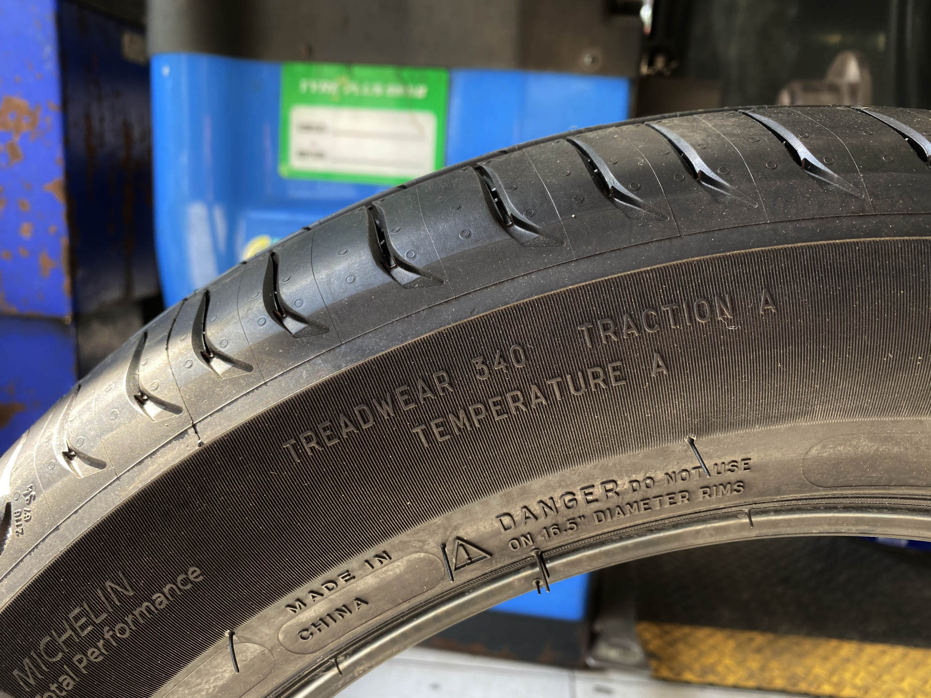 去年换了一条轮胎,今年换去年年底的轮胎