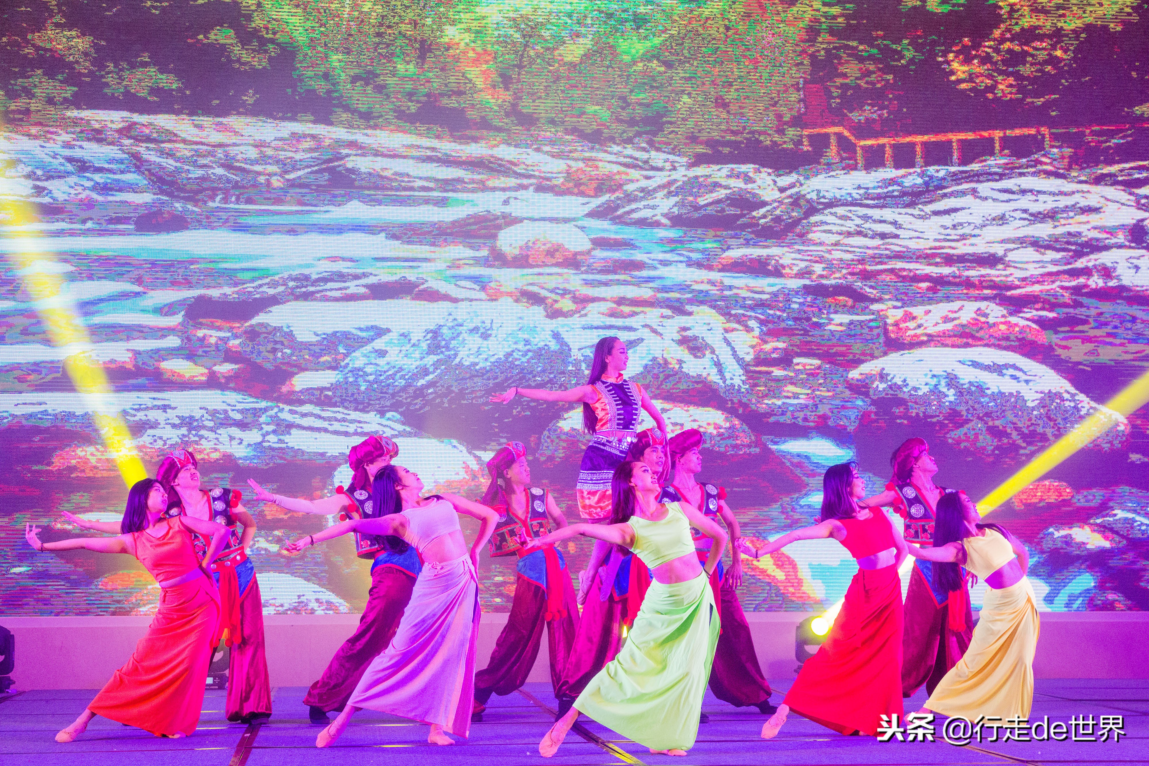 超多网红小姐姐打卡,网红温泉云瑶谷温泉