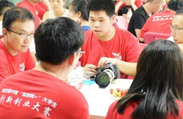 大专生能不能享受火车学生票优惠,大学生坐火车买车票是半价吗