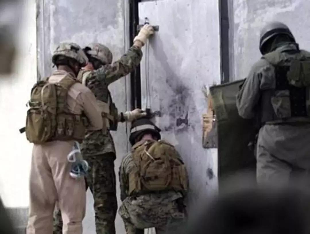 盘点电影中的花式开锁,电影中的一枪开锁在现实能做到么