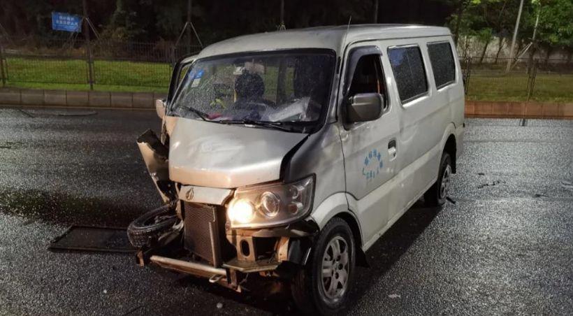 深圳面包车超载造成事故,深圳面包车追尾大货车三人死亡