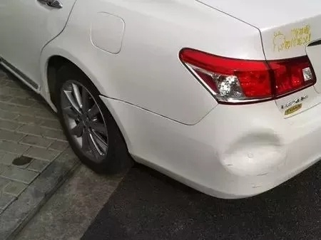 宝来前保险杠是铁的还是塑料的,为什么汽车保险杠用塑料而不用钢