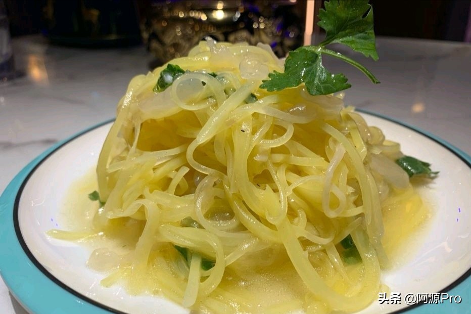 哈尔滨有上百家串店，凭什么他家天天排队，好像吃串不要钱似的！