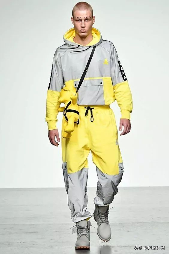 颜值高大长腿还会穿,谁高中没有暗恋过这样一个体育生?