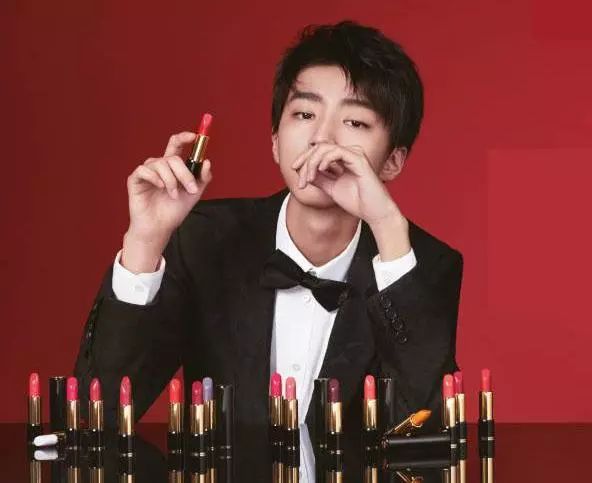 众男星演绎2018秋冬口红大势！