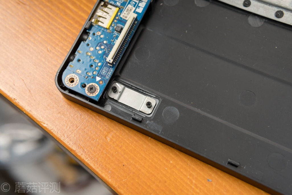 转轴断了维修多少钱,联想y400转轴