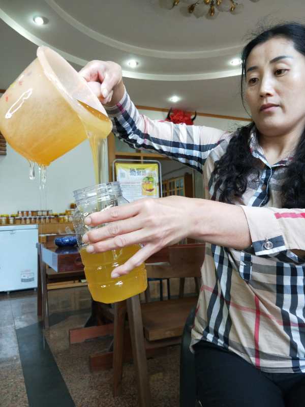 蜂蜜加什么洗脸又白又嫩效果好呢,蜂蜜洗脸美白的正确方法