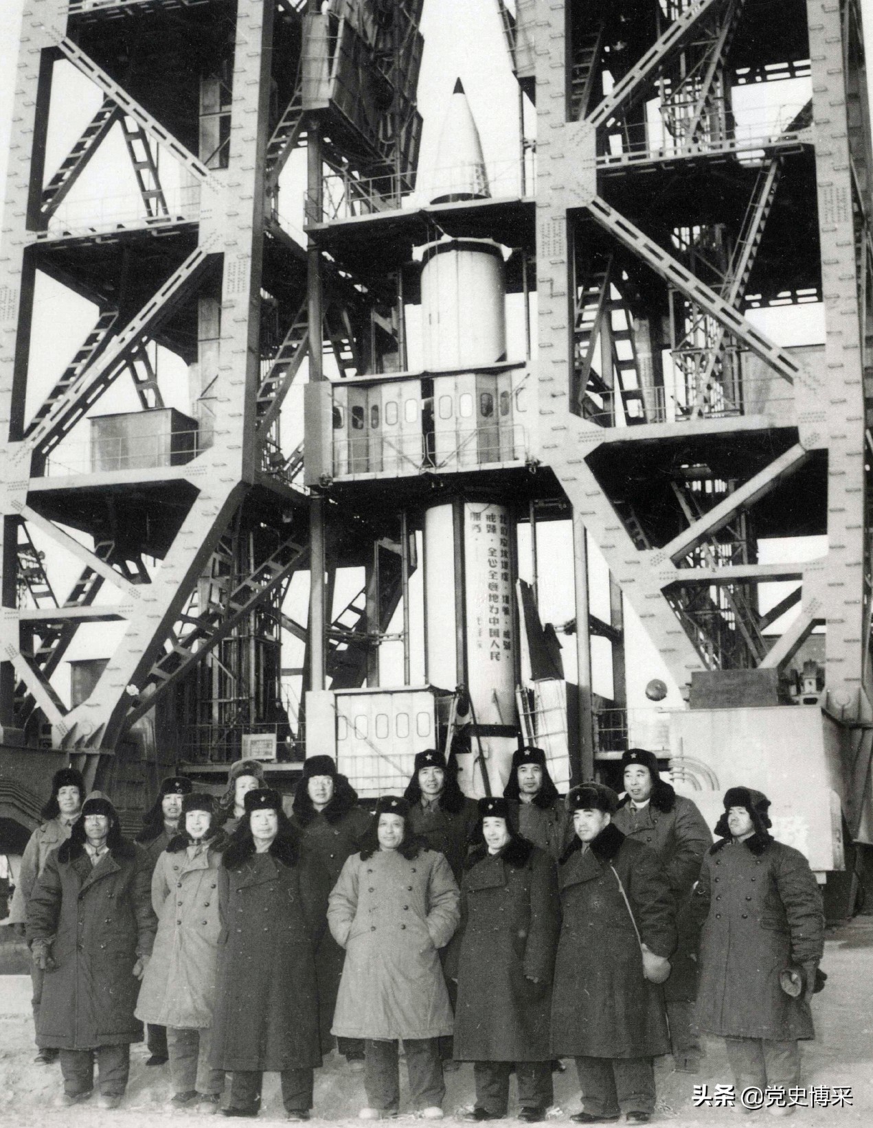 聂帅追悼会上，女儿的举动令人动容，骨灰安放开创八宝山先例