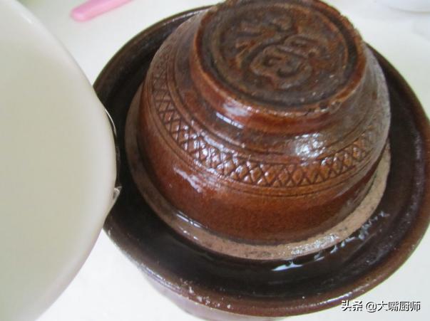 新鲜鸭蛋怎么腌咸蛋黄,腌咸蛋出油又不咸最好的方法