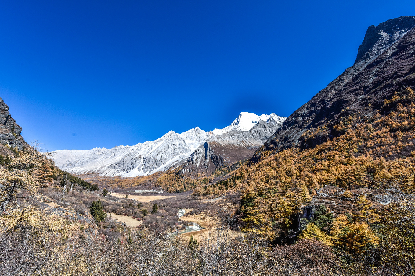 四川甘孜的亚丁稻城,四川稻城亚丁蓝色星球上的净土
