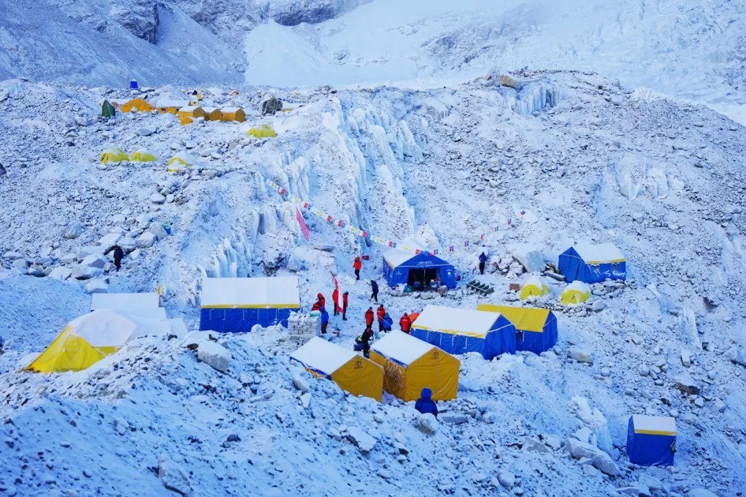 珠峰垃圾山现状,珠峰垃圾成堆视频