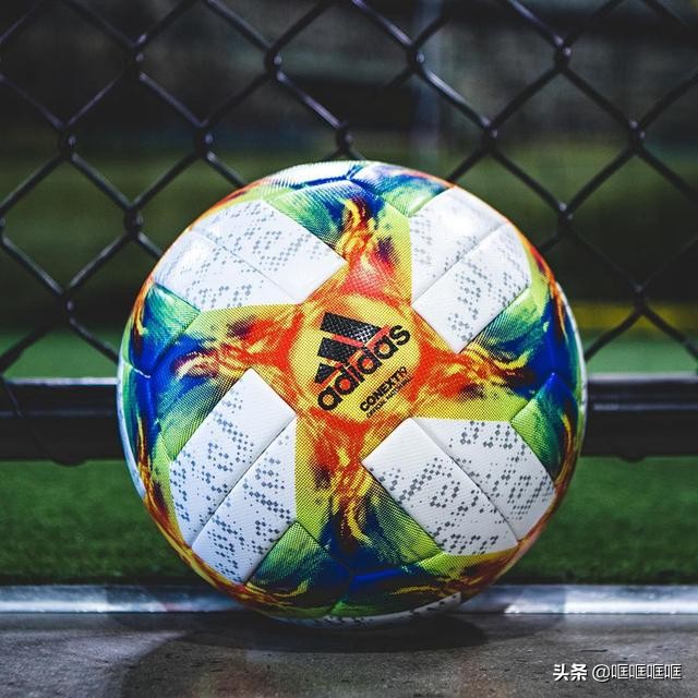 阿迪达斯足球淘汰赛专用高端版,阿迪达斯足球2020欧洲杯纪念版