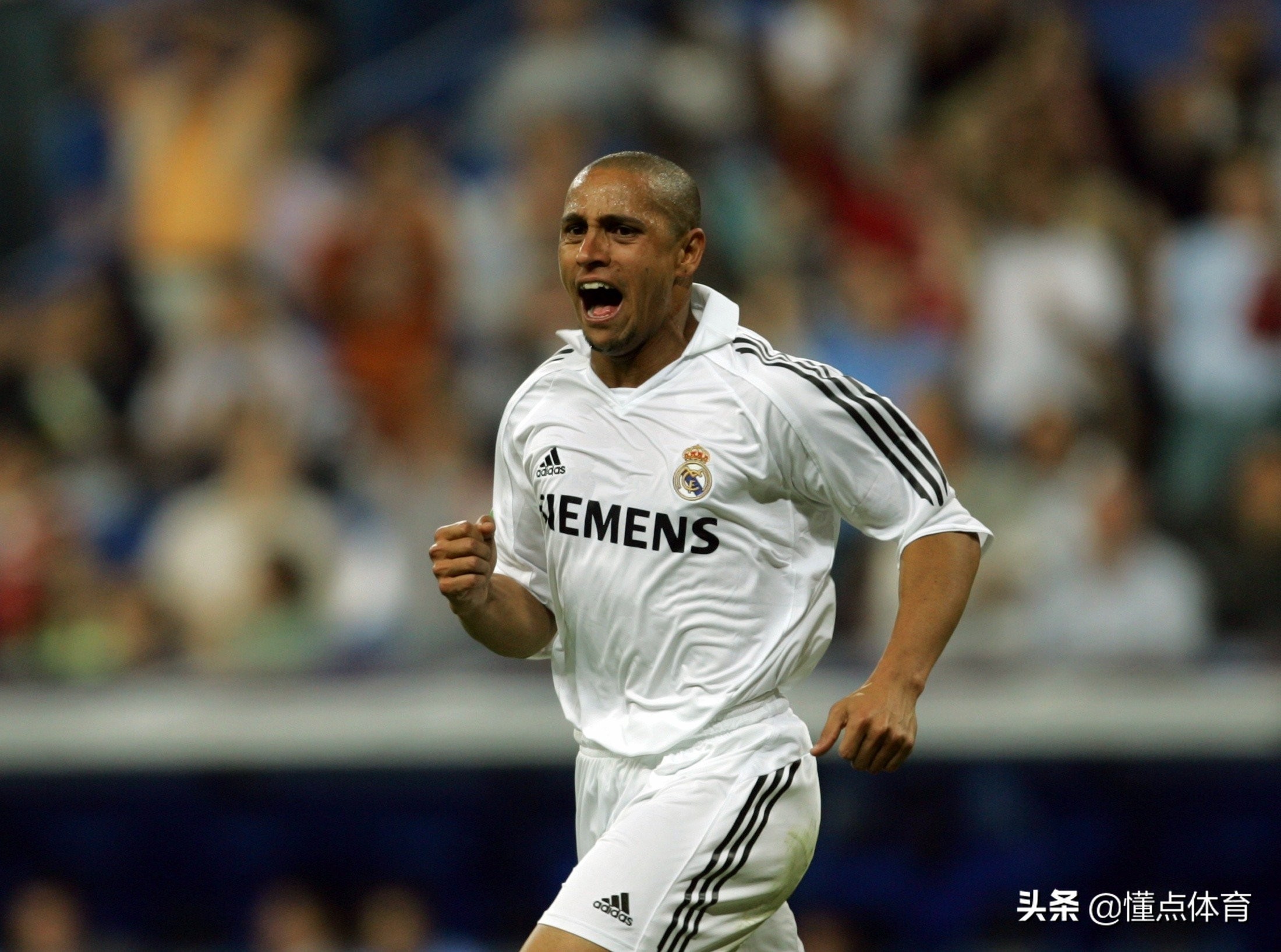 最出色的足球后卫卡洛斯,带炮后卫卡洛斯