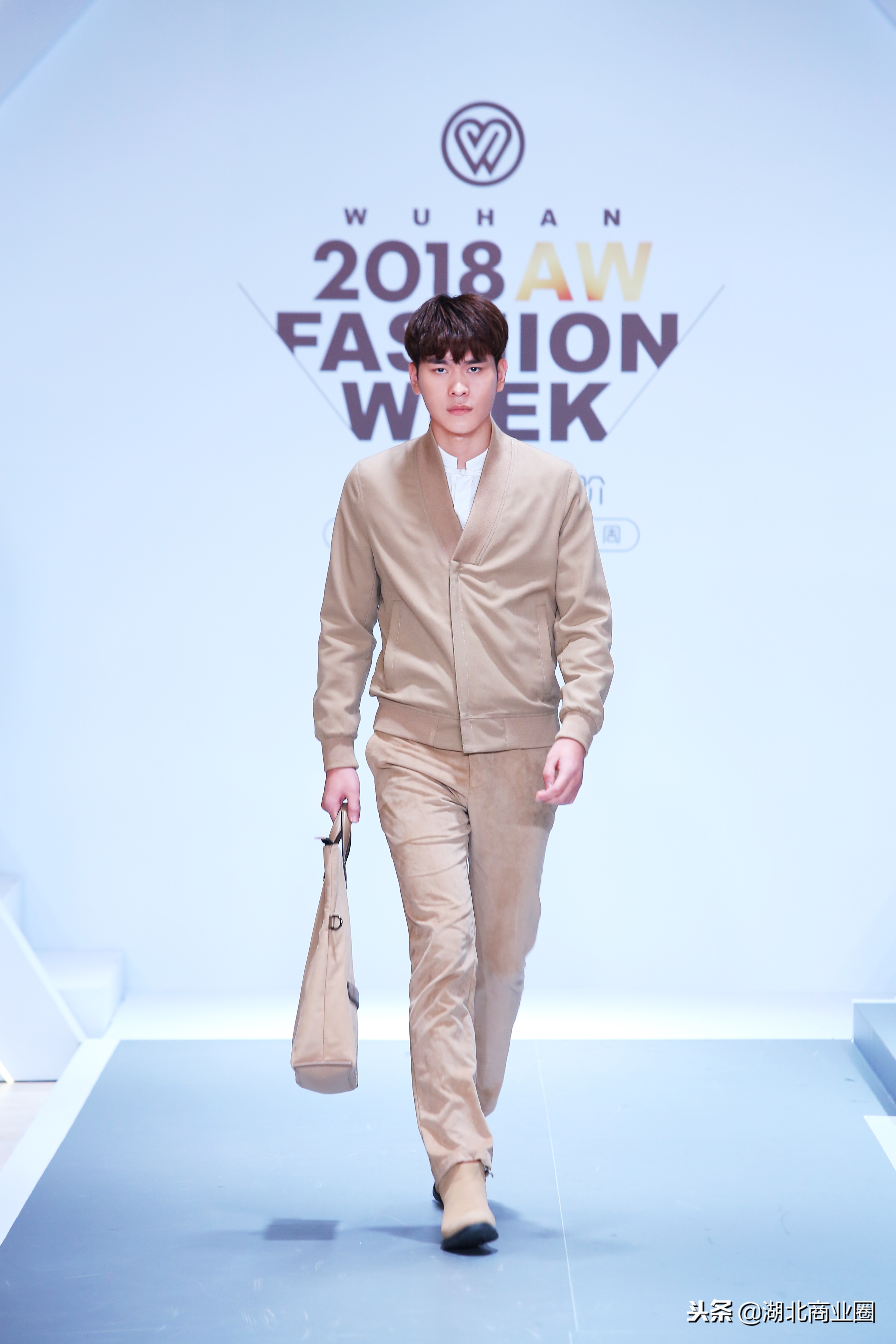 2015武汉国际时装周完美收官,武汉时装周闭幕传统服饰