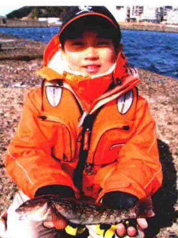 「日本专业海钓入门投钓书籍」熟练钓友投钓钓点海礁