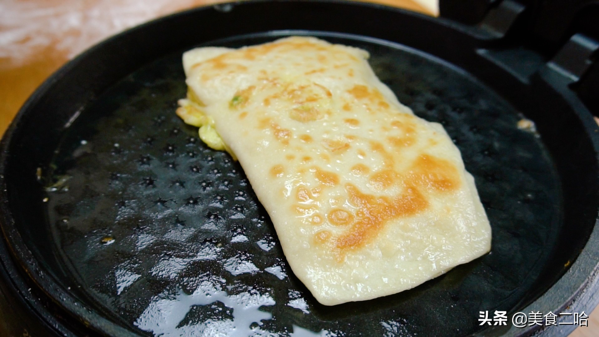 鸡蛋灌饼如何正确制作,早餐鸡蛋灌饼零失败的做法