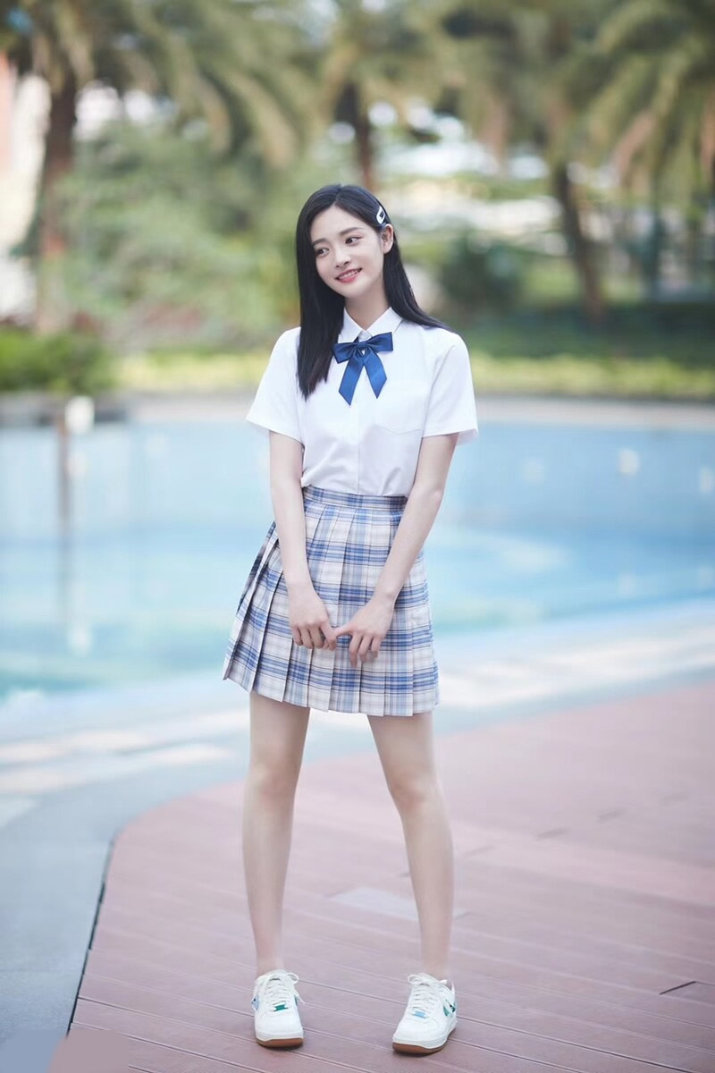 大百褶裙和小百褶裙哪个显瘦,百褶裙秋冬胖mm显瘦遮肉搭配