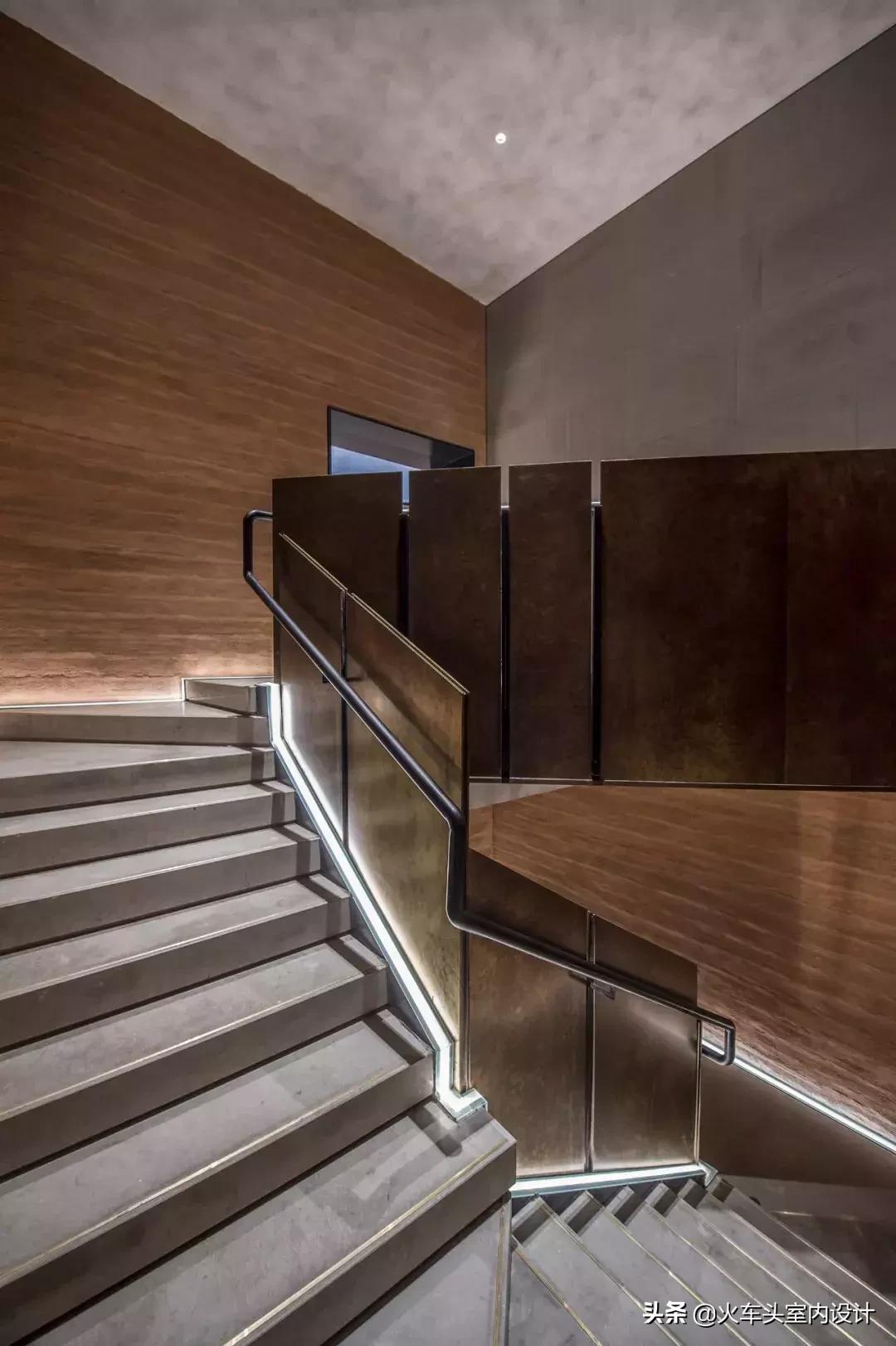 仿古夯土墙效果图大全,现代夯土墙建造的别墅