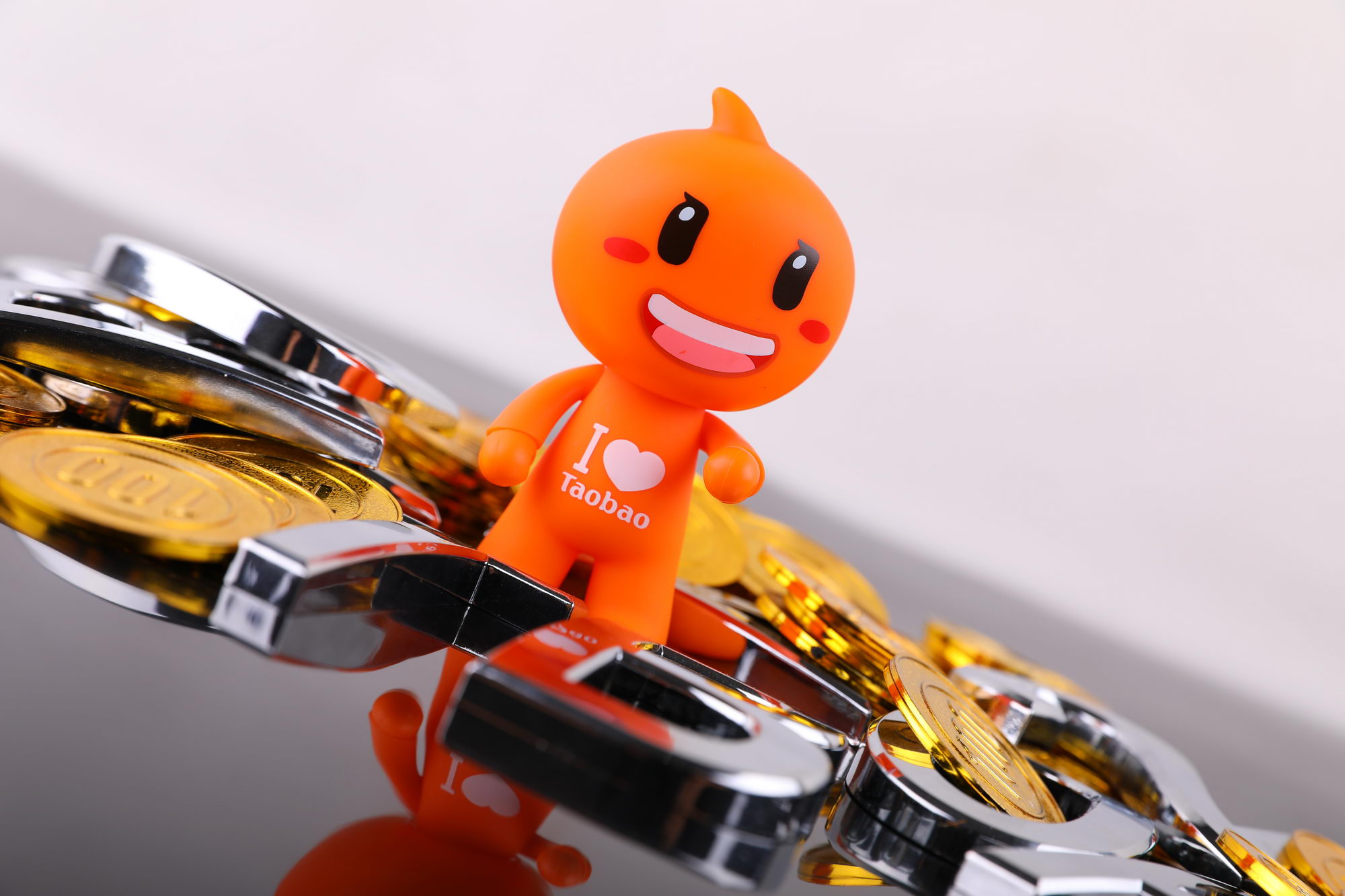 免半年服务费+200亿扶助*款贷**，扶持商家，阿里就这么干了