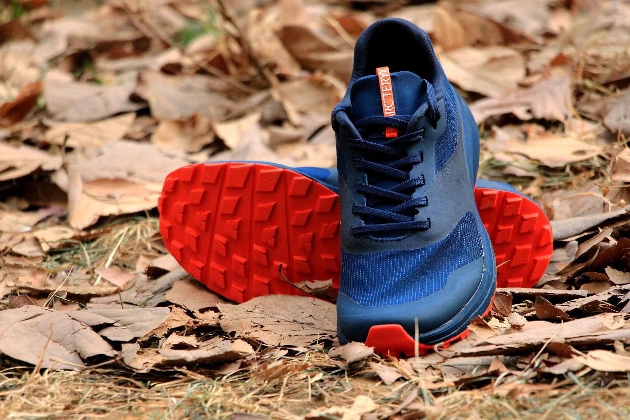 透气耐磨，带你纵横山巅：始祖鸟越野鞋评测