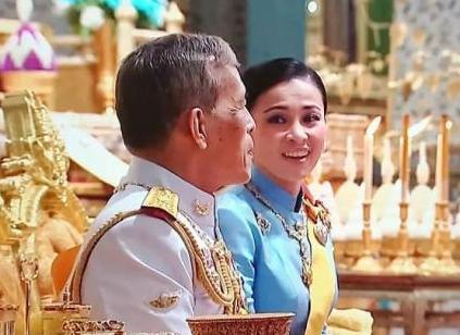 苏提达近照,苏提达争宠晒出戎装照