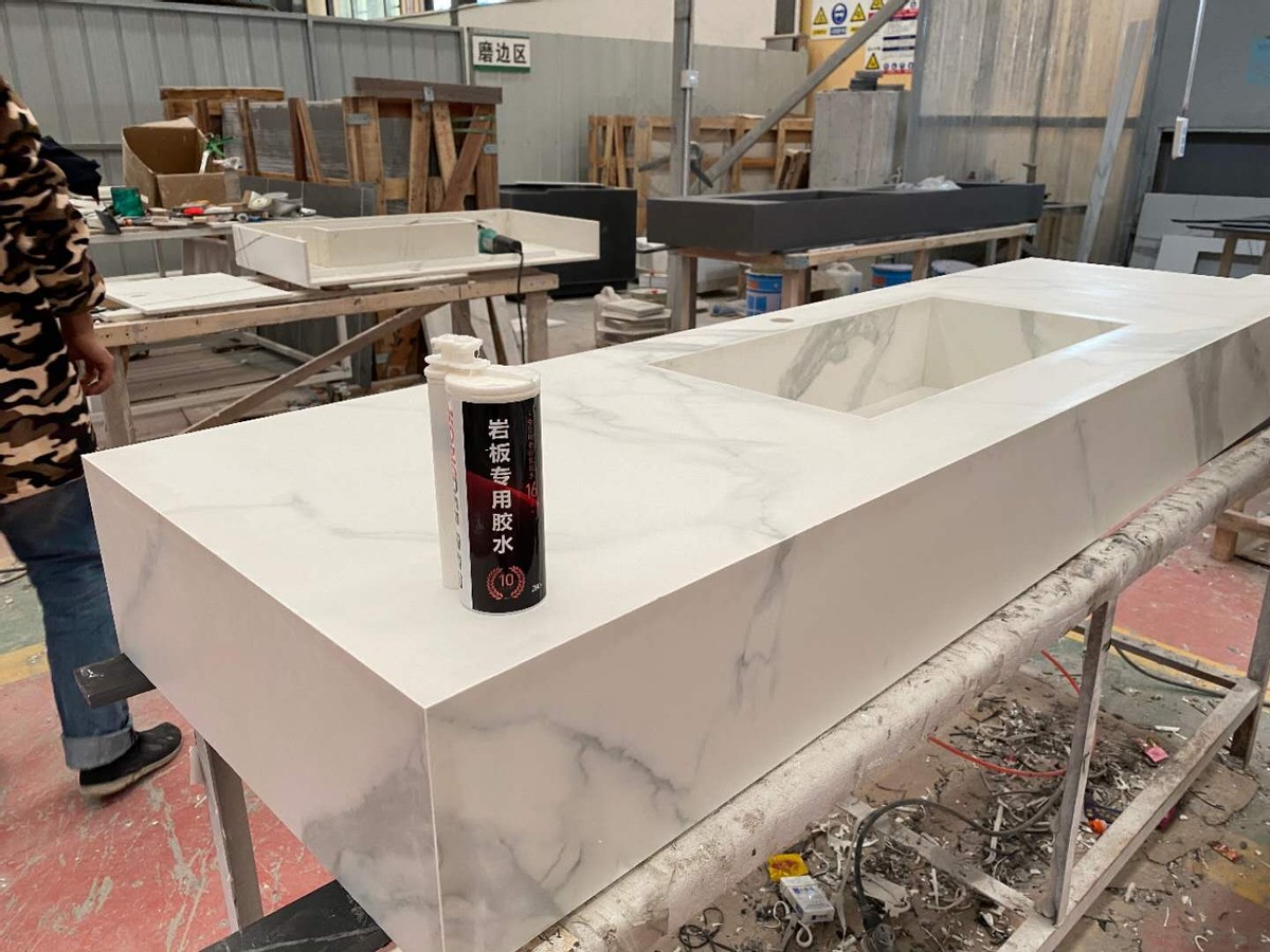 岩板盆裂开如何修复,岩板一体盆裂了一道纹如何修复