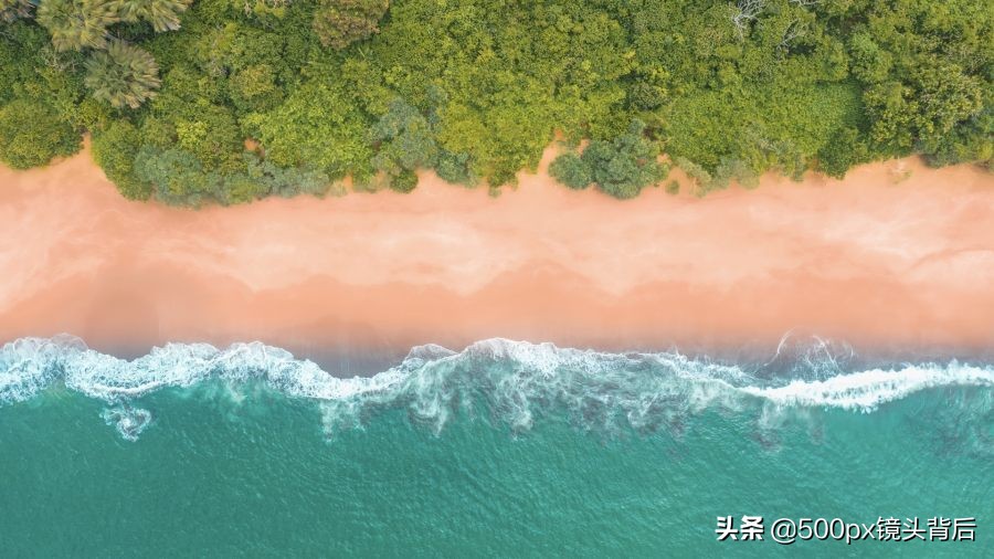 蓝火，是游客追逐和观赏对象；而硫磺矿，更是矿工赖以生存的物品