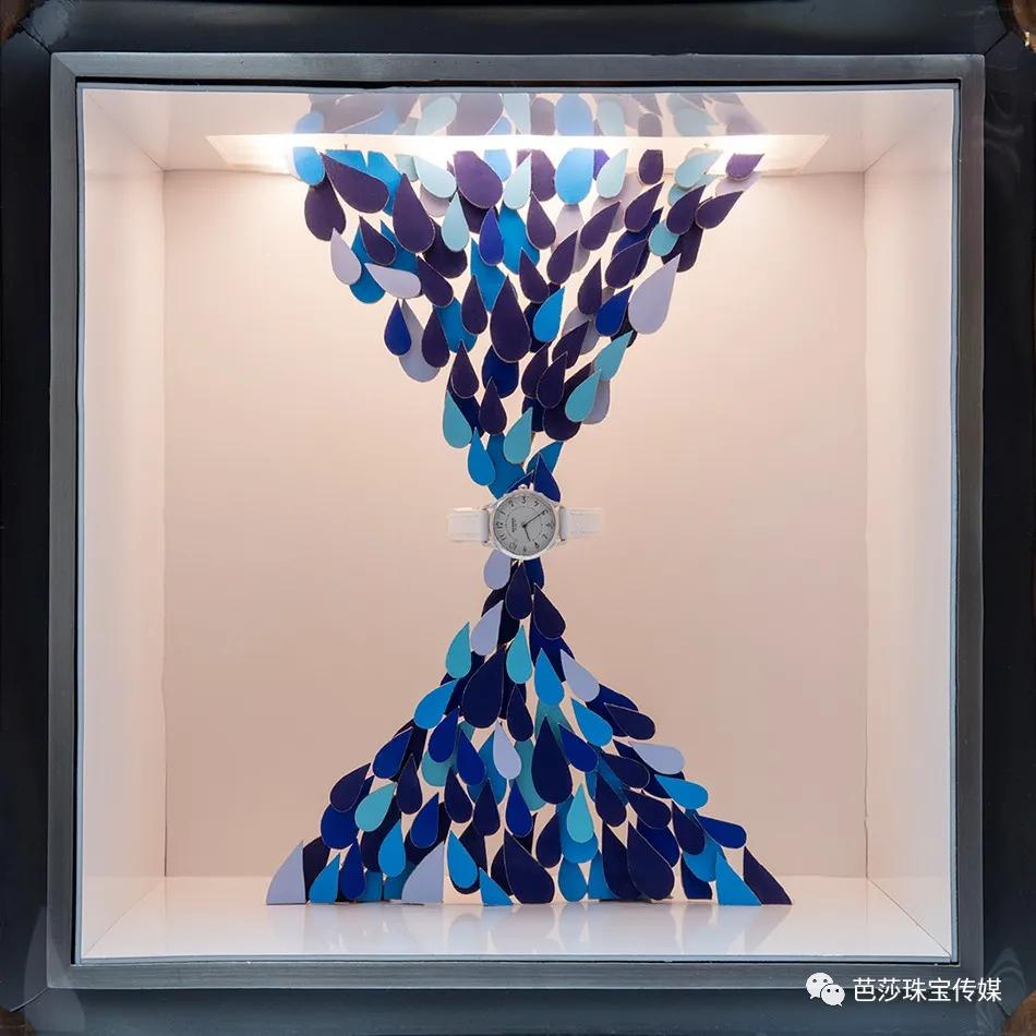 村上隆联名表出圈，谁说打工人配不上艺术表？