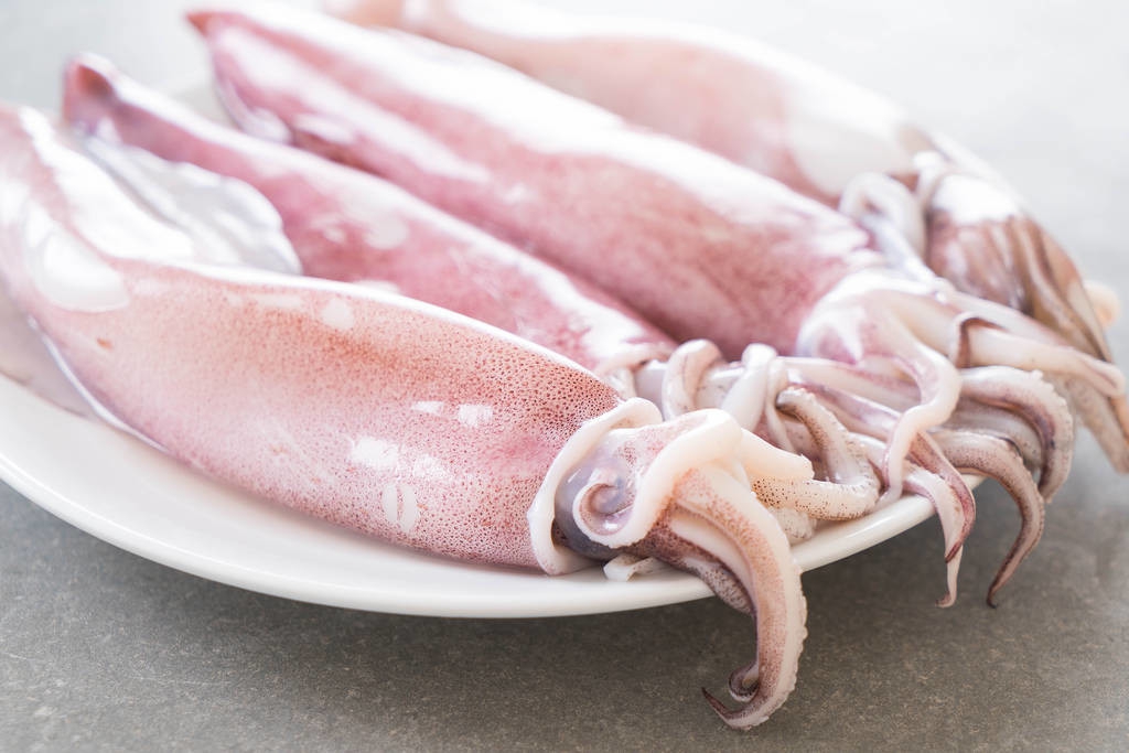 如何区分鱿鱼墨鱼和章鱼干,鱿鱼墨鱼章鱼乌贼哪个贵