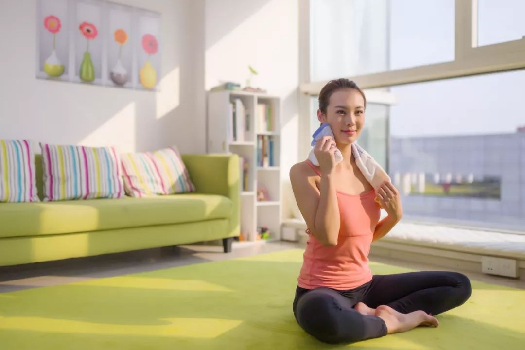 怎样判断内裤上的分泌物正不正常,女性怎么看出是否漏尿