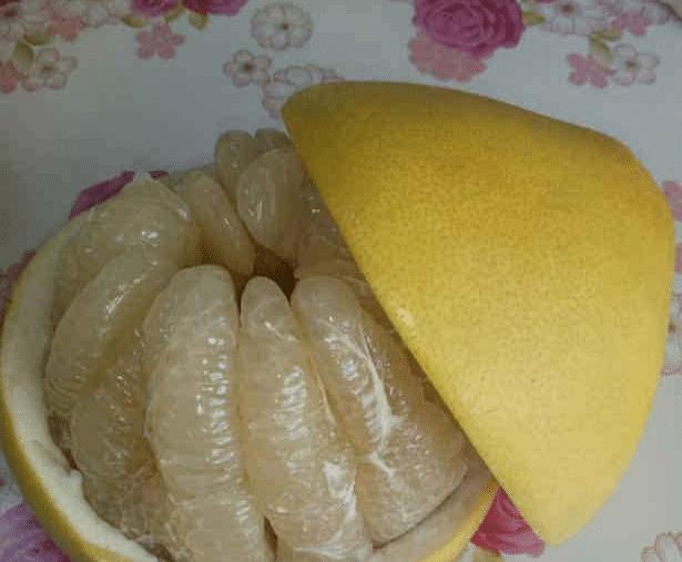 正确的切柚子的巧妙方法,吃柚子的时候怎么切才能保鲜
