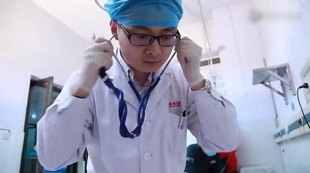 男医生为产妇“刮毛”被拒，随后医生的“解释”，让护士捂嘴偷笑