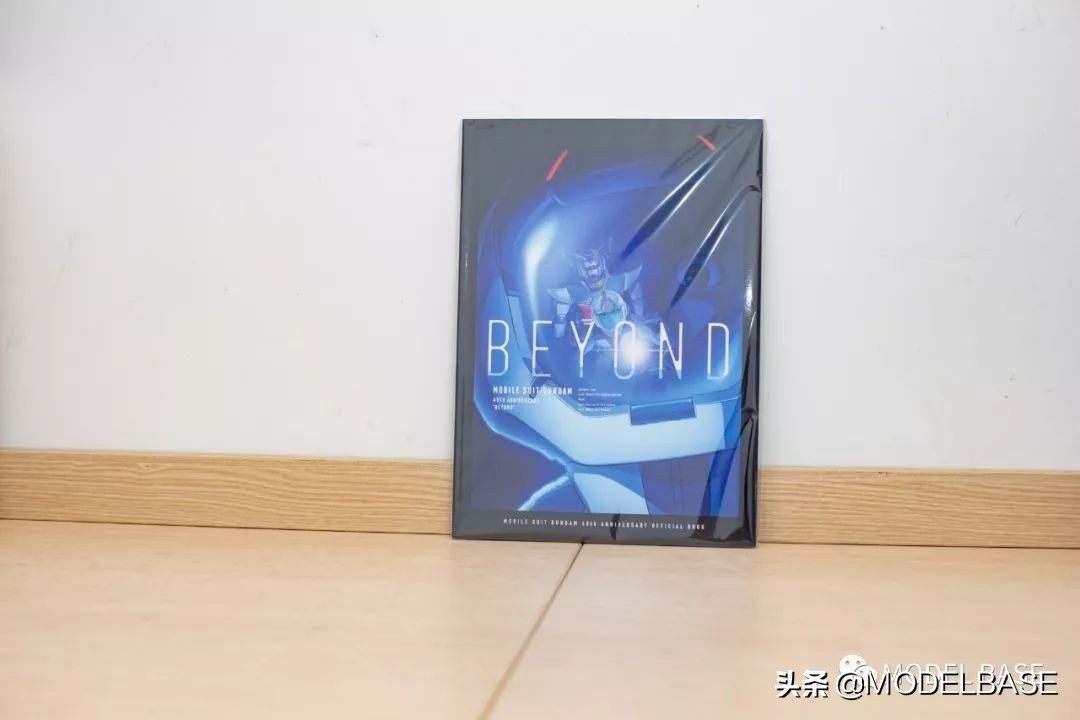 机动战士高达典藏版送的模型,高达纪念手册