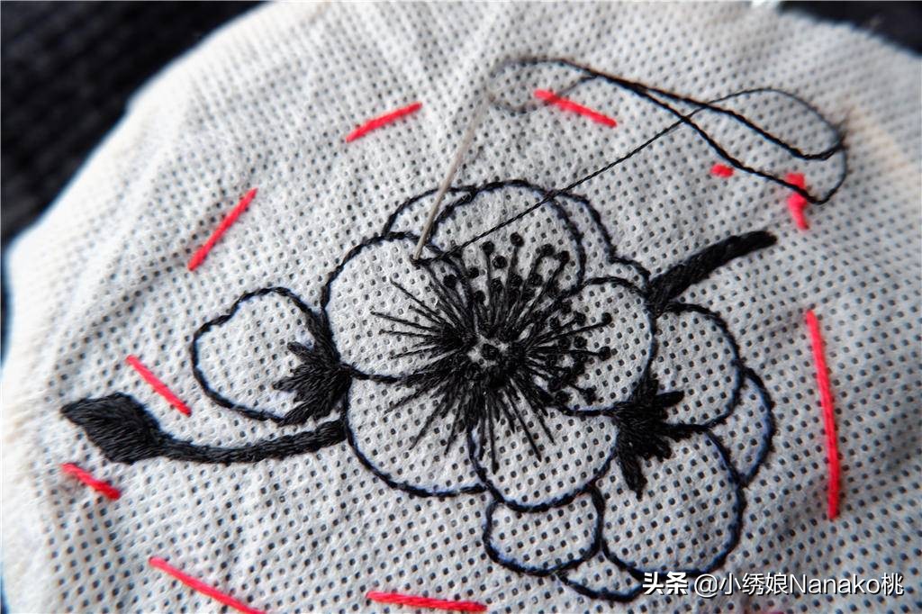 衣服被绣的东西弄脏了怎么办,衣服被消毒液染伤了要怎么修补