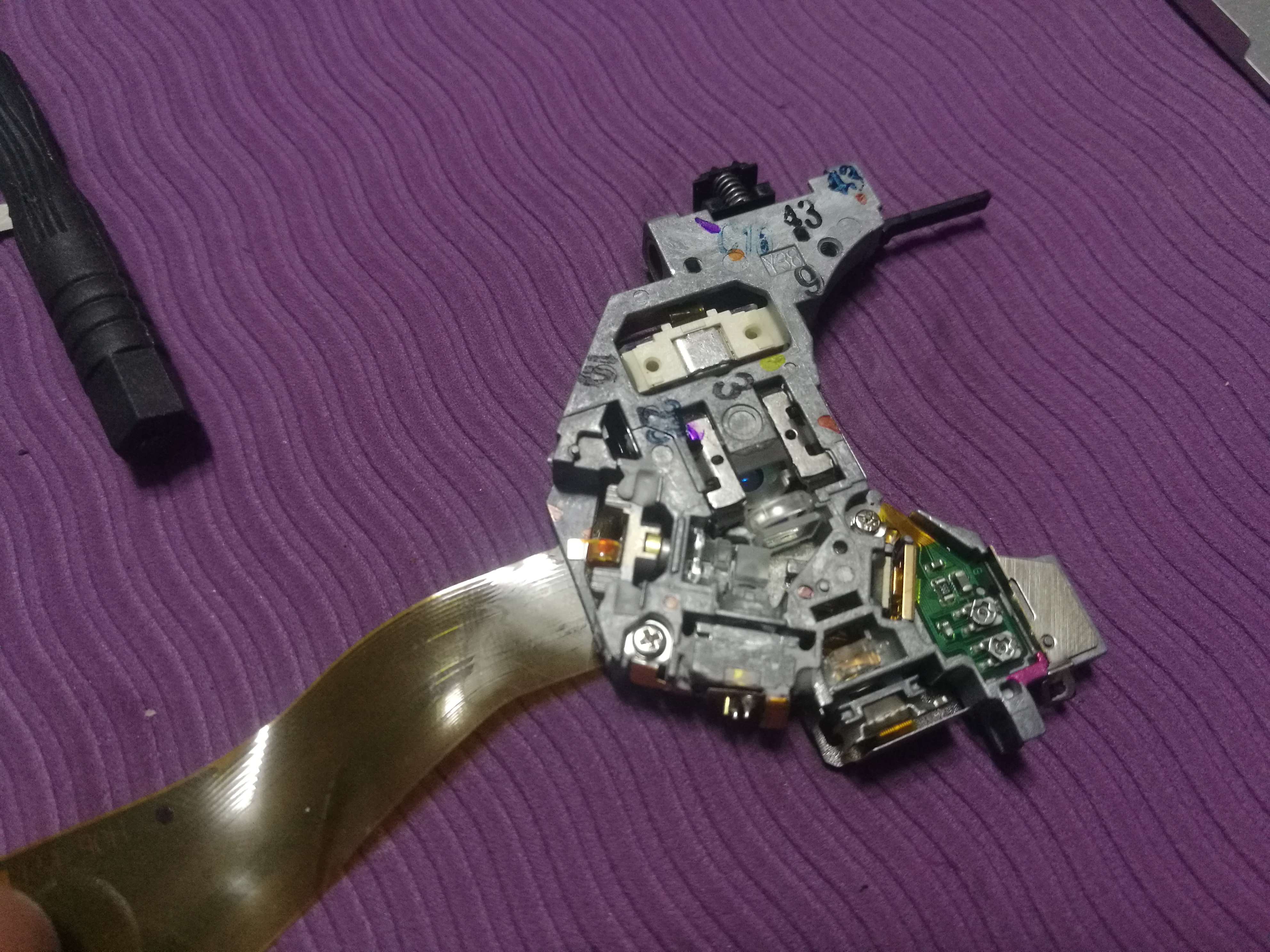 外置光驱拆解,废弃台式机光驱拆除图片