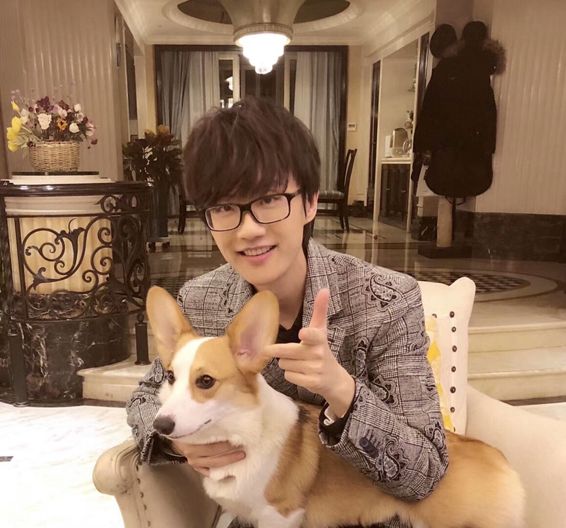 十年了许嵩凭什么还这么火,90年的许嵩到底有多火